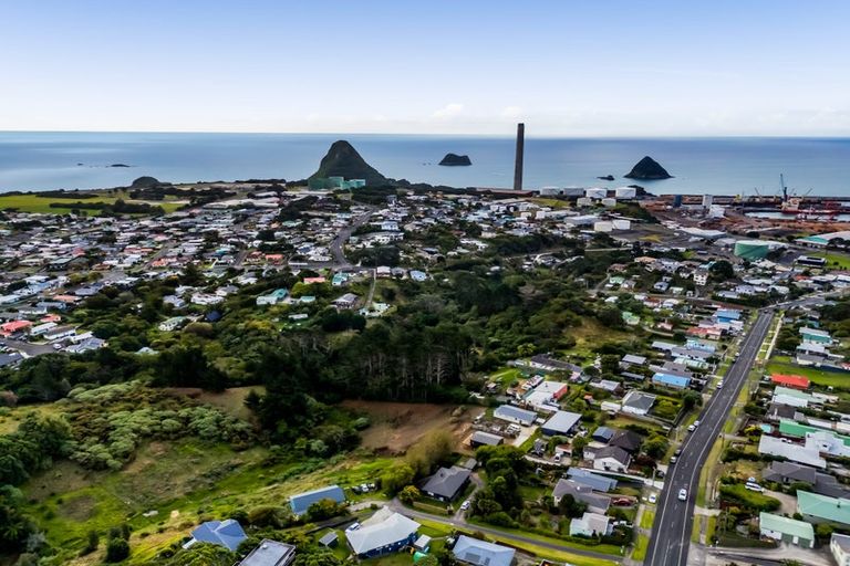 Photo of property in 86 Pioneer Road, Moturoa, New Plymouth, 4310