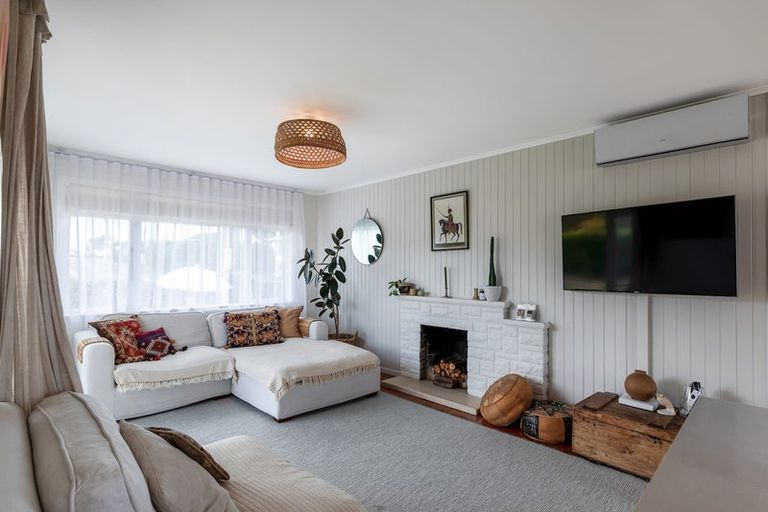 Photo of property in 79 Farquhar Road, Glendene, Auckland, 0602