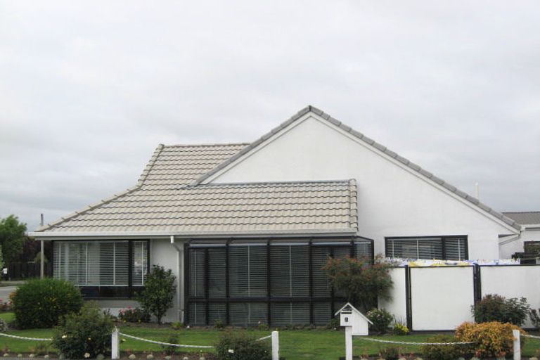 Photo of property in 1/1 Hibiscus Place, Redwood, Christchurch, 8051