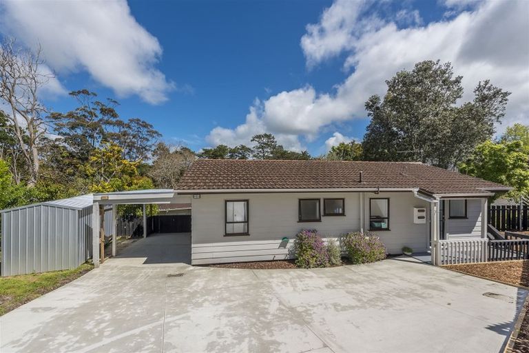 Photo of property in 3/23 Luckens Road, West Harbour, Auckland, 0618