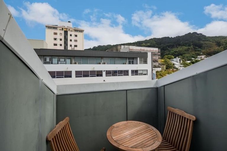 Photo of property in Metro Apartments, 18/220 Thorndon Quay, Pipitea, Wellington, 6011