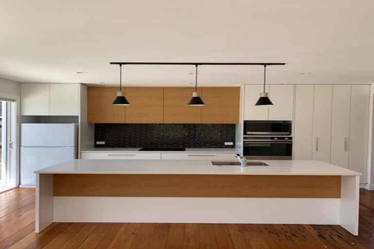 Photo of property in 15a Kellsmere Crescent, Island Bay, Wellington, 6023