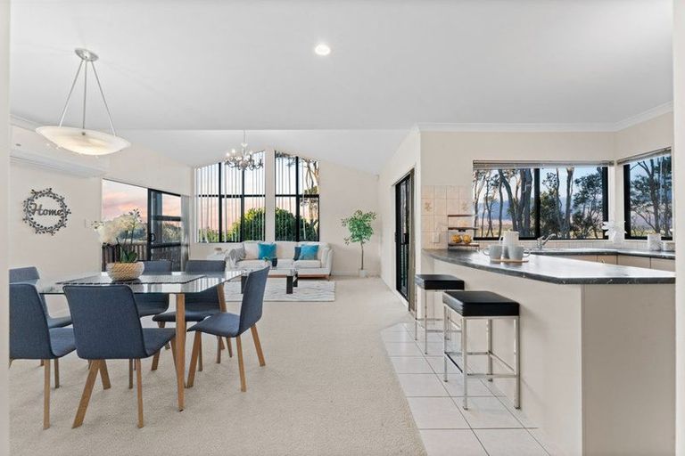 Photo of property in 64 San Valentino Drive, Henderson, Auckland, 0612