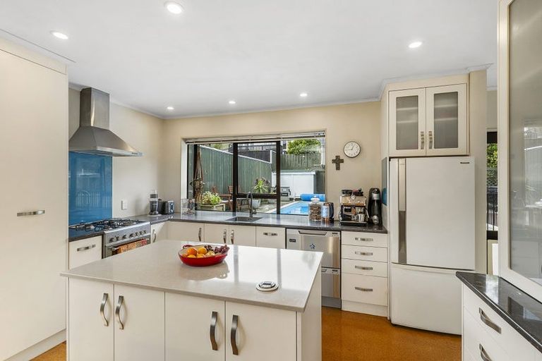 Photo of property in 24 Ranui Terrace, Tawa, Wellington, 5028