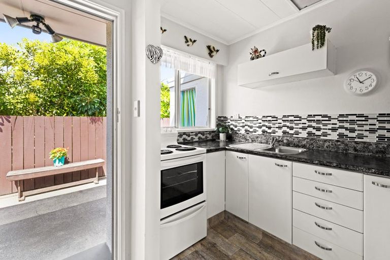 Photo of property in 2/1a Forward Street, Greenmeadows, Napier, 4112