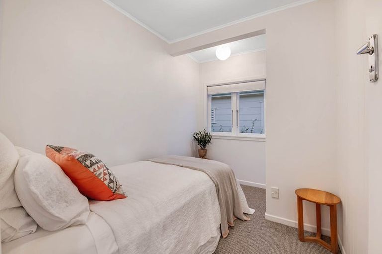 Photo of property in 3 Moffat Road, Red Beach, 0932