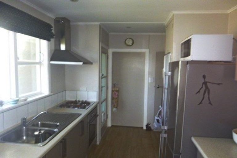 Photo of property in 1 Balmain Street, Newlands, Wellington, 6037