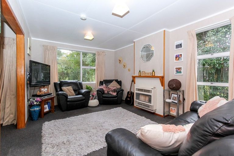 Photo of property in 23 Bromley Place, Westown, New Plymouth, 4310