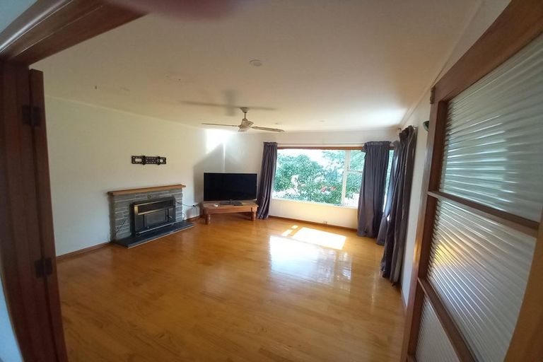 Photo of property in 15 Tauhara Street, Green Bay, Auckland, 0604