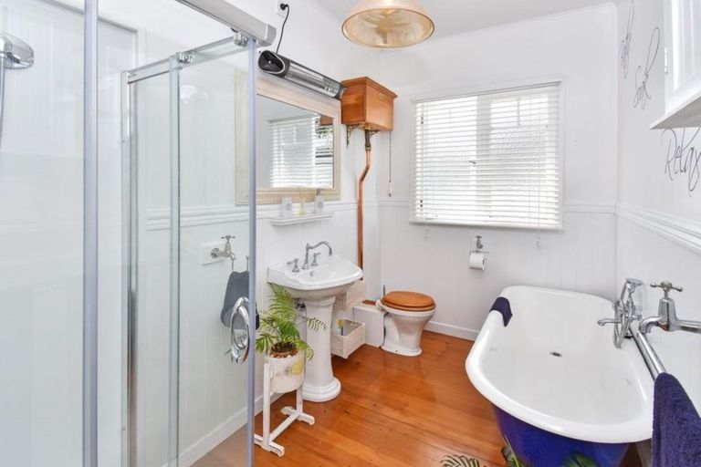 Photo of property in 10 Trentham Road, Papakura, 2110