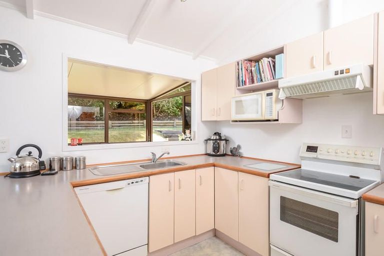 Photo of property in 83 Oaktree Avenue, Browns Bay, Auckland, 0630