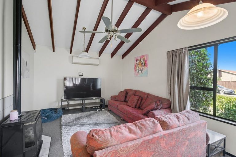 Photo of property in 12 Harkness Place, Avonhead, Christchurch, 8042