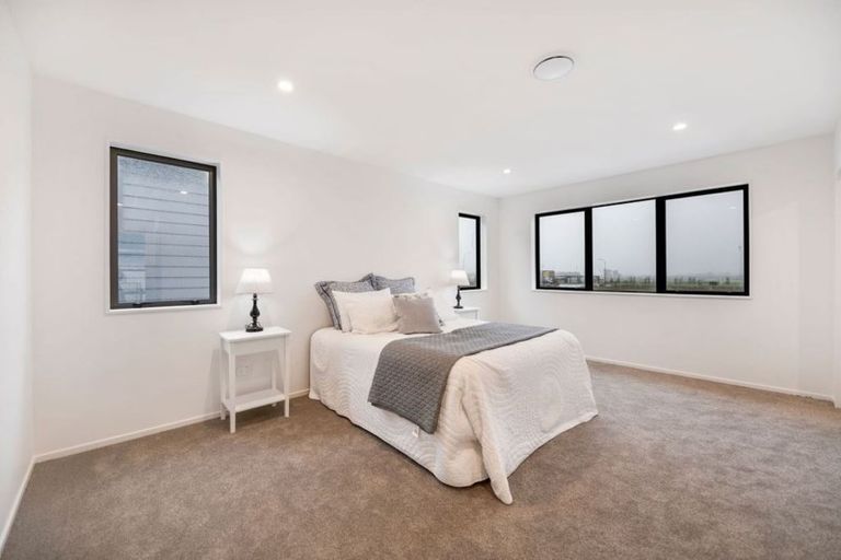 Photo of property in 17 Hakinakina Drive, Flat Bush, Auckland, 2019
