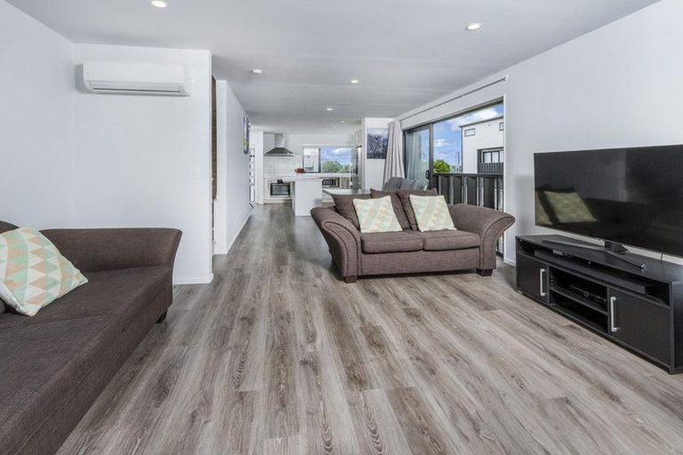 Photo of property in 1 Carder Court, Hobsonville, Auckland, 0618