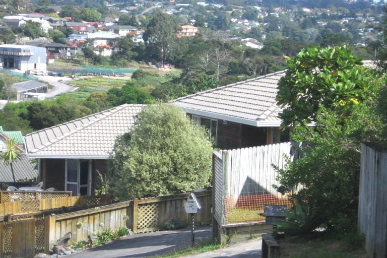 Photo of property in 1/11 Valecrest Place, Bayview, Auckland, 0629