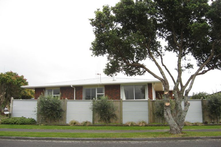 Photo of property in 38 Wairau Road, Oakura, 4314
