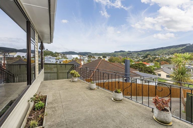 Photo of property in 24 Ranui Terrace, Tawa, Wellington, 5028