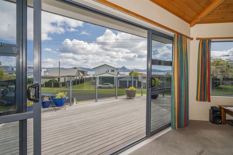 Photo of property in 1 Hardy Place, Cooks Beach, Whitianga, 3591