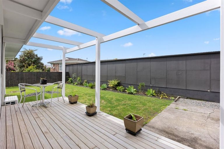 Photo of property in 2/26 Landscape Road, Papatoetoe, Auckland, 2025