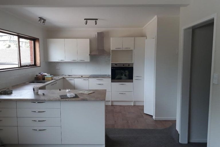 Photo of property in 2/12 Surville Place, Mairangi Bay, Auckland, 0630