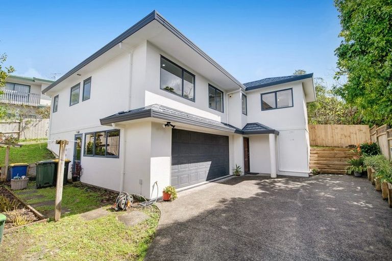 Photo of property in 2/9 Mossop Rise, Glenfield, Auckland, 0629
