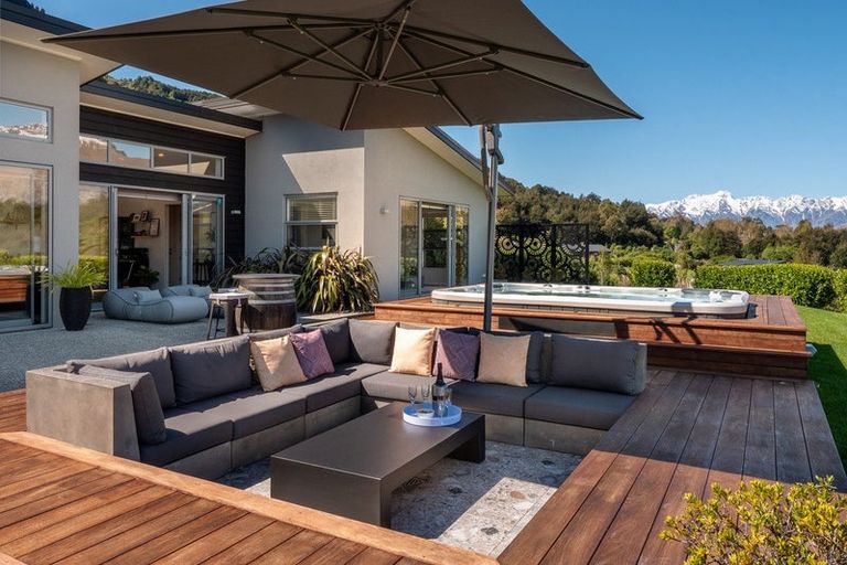 Photo of property in 13 Fantail Lane, Mount Creighton, Queenstown, 9371