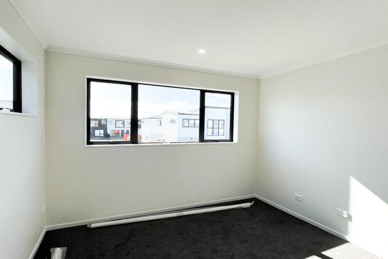Photo of property in 15 Arahopu Place, Papakura, 2110