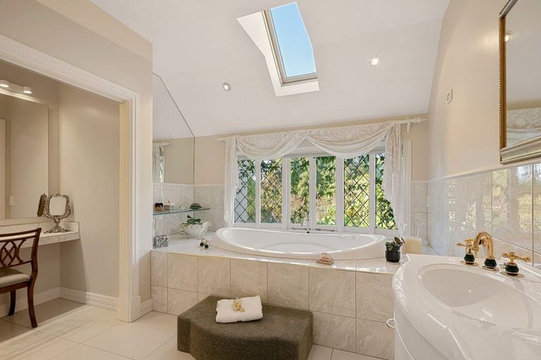 Photo of property in 214 Main Road South, Raumati South, Paraparaumu, 5032