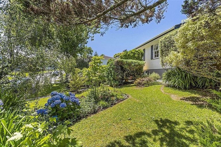 Photo of property in 7 Dallow Place, Henderson, Auckland, 0612