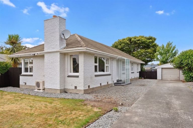 Photo of property in 34 Daniels Road, Redwood, Christchurch, 8051