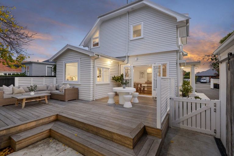 Photo of property in 64 Wilsons Road, Saint Martins, Christchurch, 8022