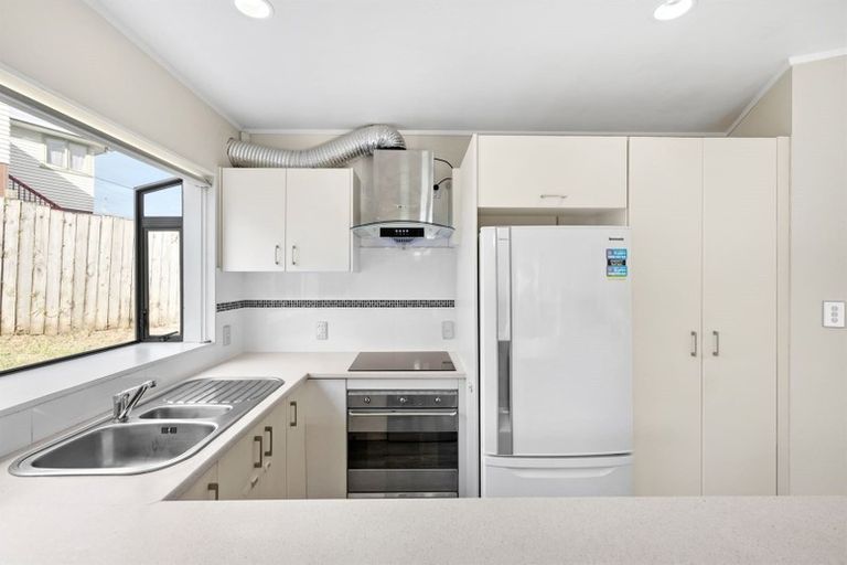 Photo of property in 2/160 Archers Road, Glenfield, Auckland, 0629