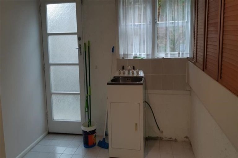 Photo of property in 141 Forrest Hill Road, Forrest Hill, Auckland, 0620