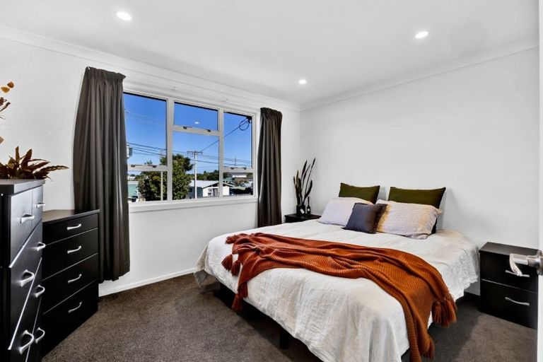 Photo of property in 25 Simons Street, Moturoa, New Plymouth, 4310