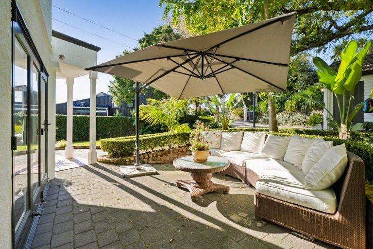 Photo of property in 18 Ridge Lane, New Plymouth, 4310