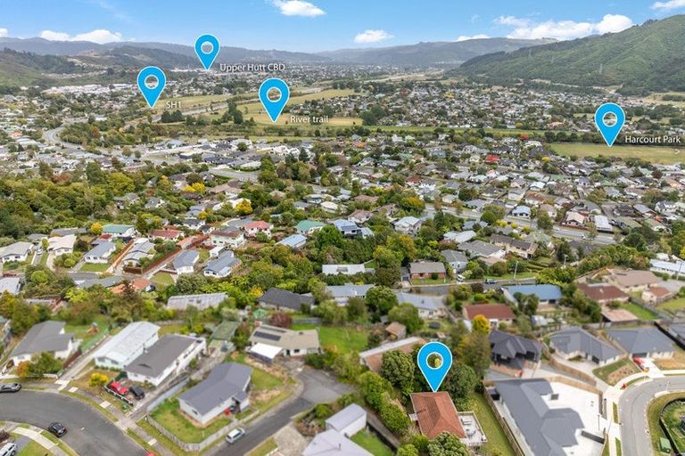 Photo of property in 39 Aniseed Grove, Timberlea, Upper Hutt, 5018