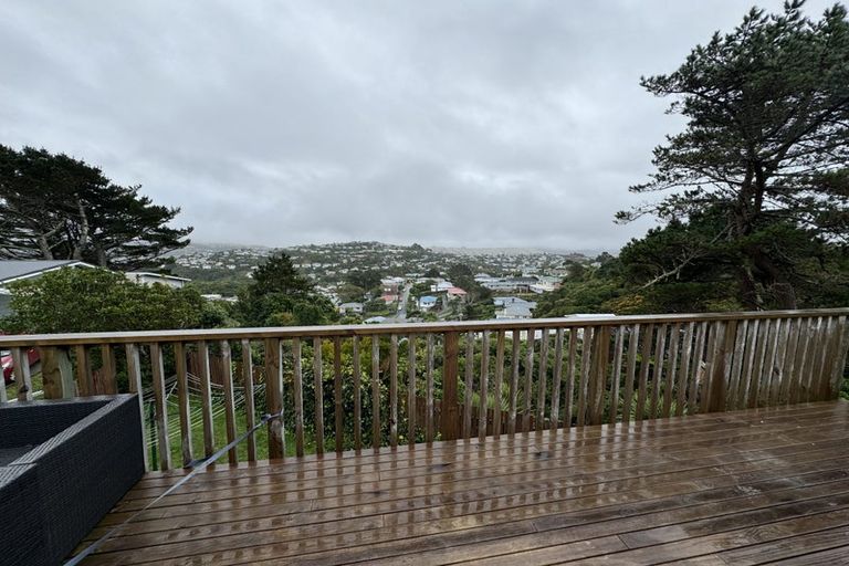 Photo of property in 42 Edgecombe Street, Newlands, Wellington, 6037