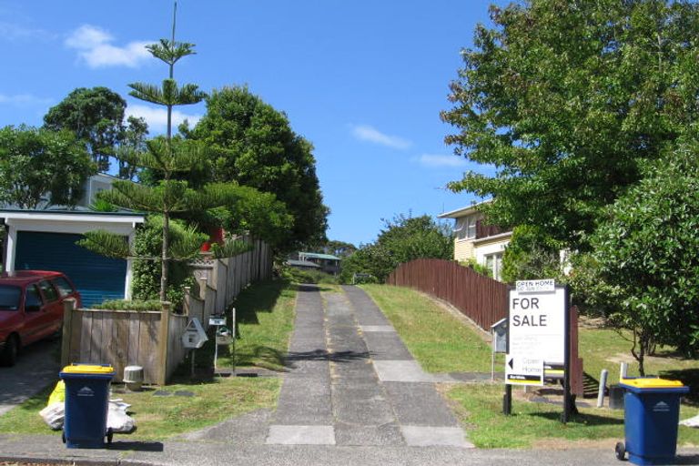 Photo of property in 11 Ridgewood Crescent, Birkenhead, Auckland, 0626