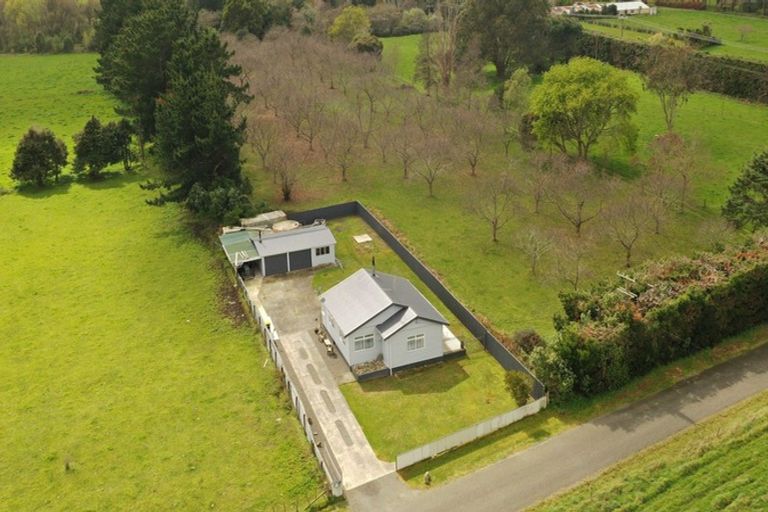 Photo of property in 76 Whakahoro Road, Manakau, Levin, 5573