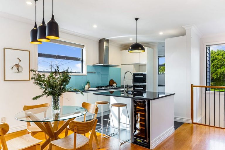 Photo of property in 49 Matipo Road, Te Atatu Peninsula, Auckland, 0610