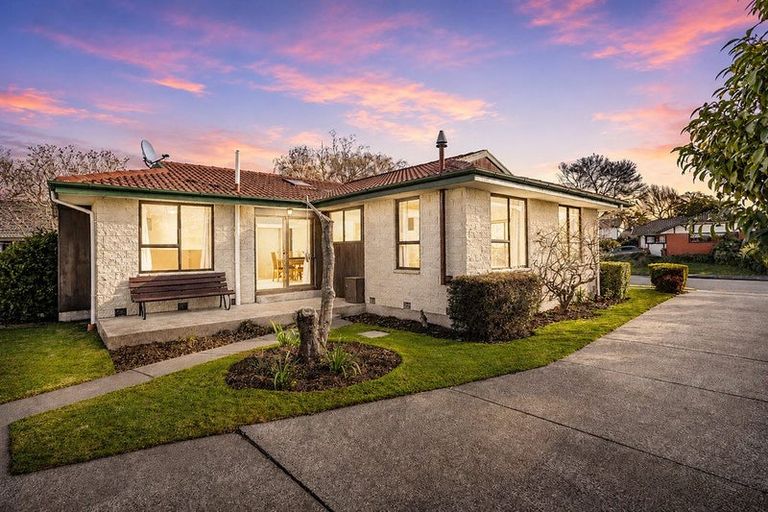 Photo of property in 3 Manson Place, Russley, Christchurch, 8042