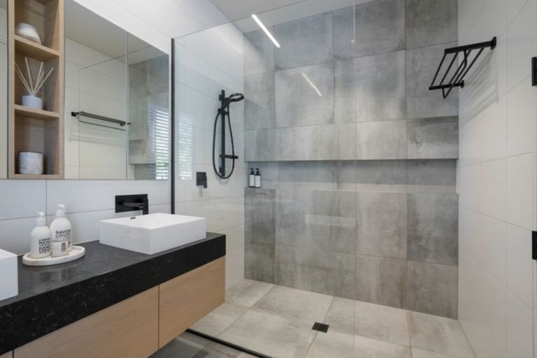 Photo of property in 5 Forest Heights, Wanaka, 9305