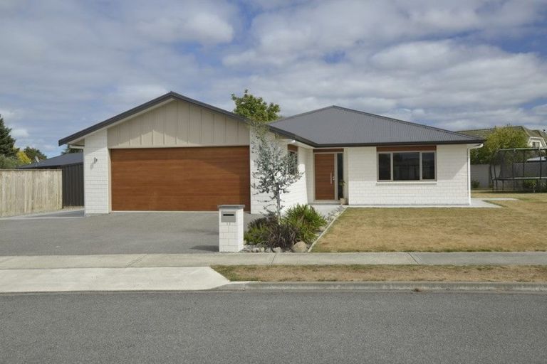 Photo of property in 13 Austin Reid Avenue, Carterton, 5713