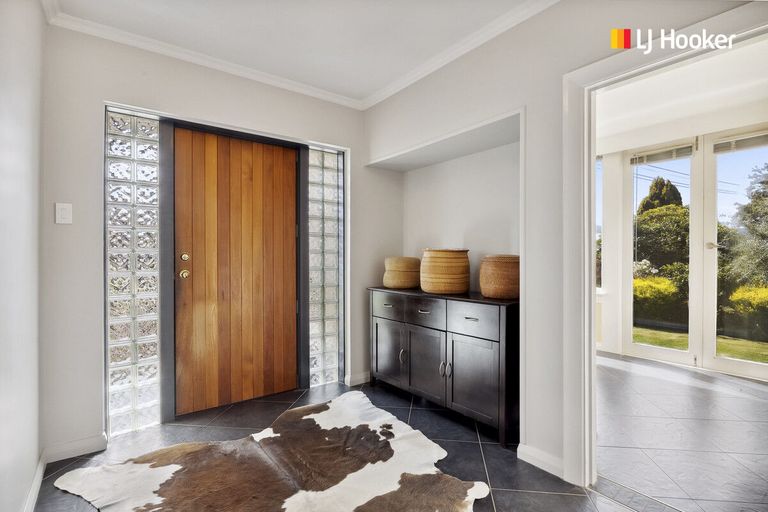 Photo of property in 85 Hargest Crescent, Saint Clair, Dunedin, 9012