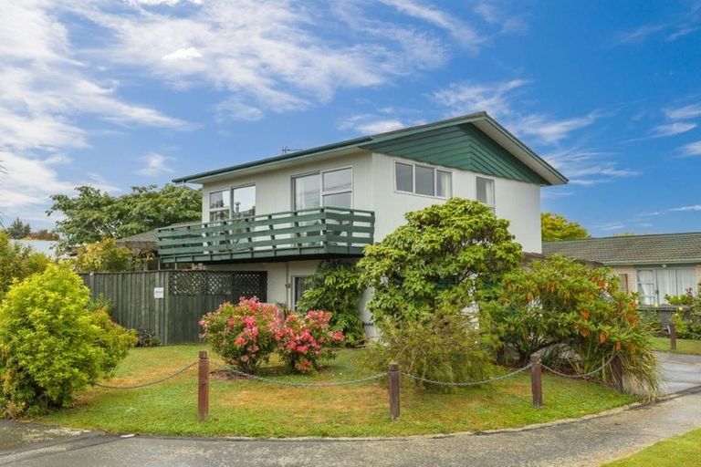 Photo of property in 42 Crofton Road, Harewood, Christchurch, 8051