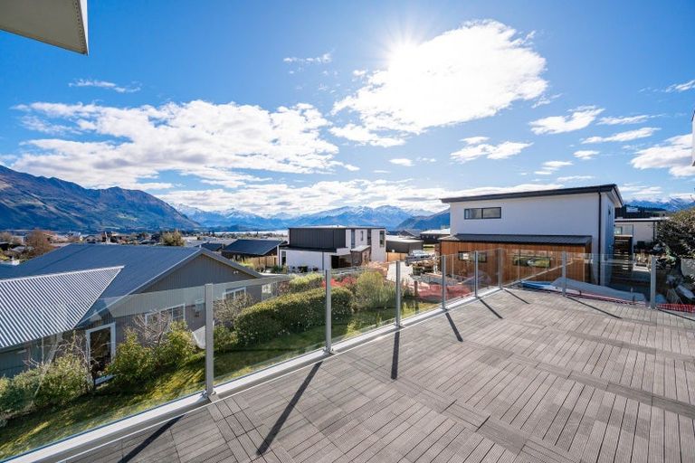 Photo of property in 5 Bovett Place, Wanaka, 9305