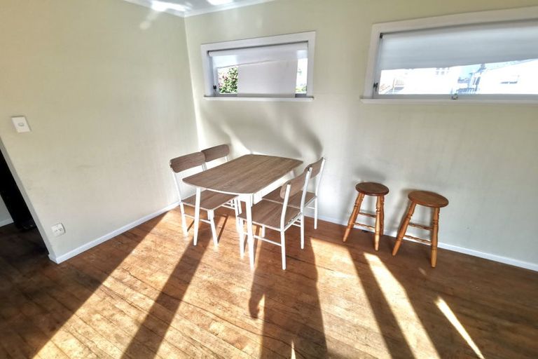 Photo of property in 103 Ennis Avenue, Pakuranga Heights, Auckland, 2010