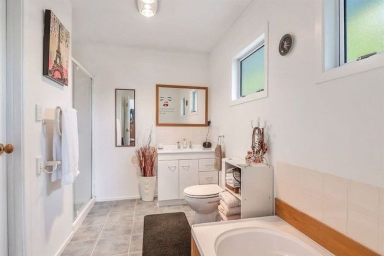 Photo of property in 10 Winslow Street, Burnside, Christchurch, 8053