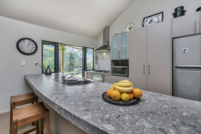 Photo of property in 11 Pineview Lane, Helensville, 0875