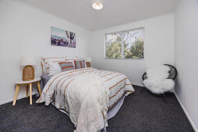 Photo of property in 1/17 Etherton Drive, Weymouth, Auckland, 2103